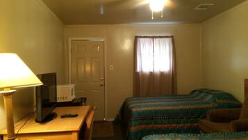 Standard Room, 2 Double Beds | Desk, free WiFi