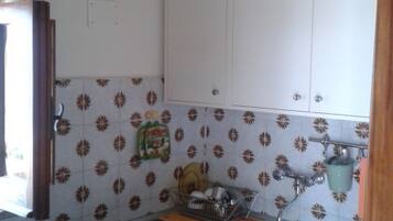 Rumah Panorama, 1 kamar tidur, pemandangan laut | Dapur kecil pribadi | Lemari es besar dan peralatan masak/sendok-piring