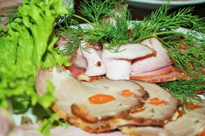 Daily continental breakfast (PLN 45 per person)