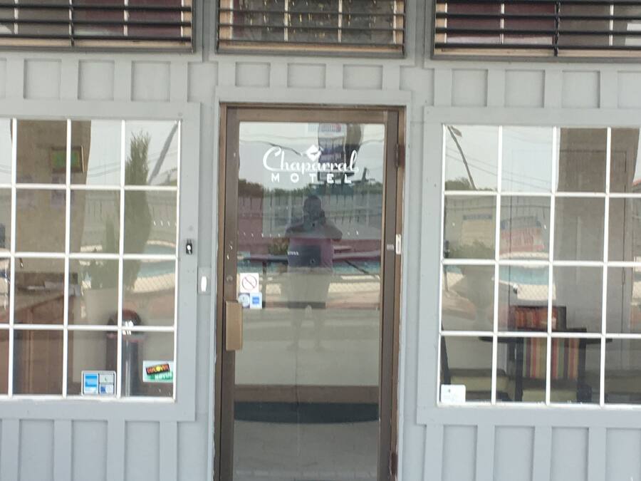 Pintu masuk properti