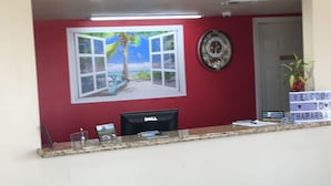 منصة إجراءات تسجيل الوصول/المغادرة