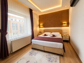 Free minibar items, in-room safe, desk, rollaway beds - Grand Öztürk Otel (Nevsehir)
