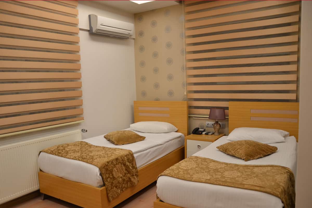 Twin Room | Free minibar items, in-room safe, desk, rollaway beds
