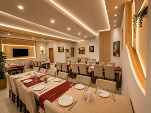 Aperto a colazione, pranzo e cena