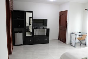 Minibar, Schreibtisch, Bügeleisen/Bügelbrett, kostenloses WLAN