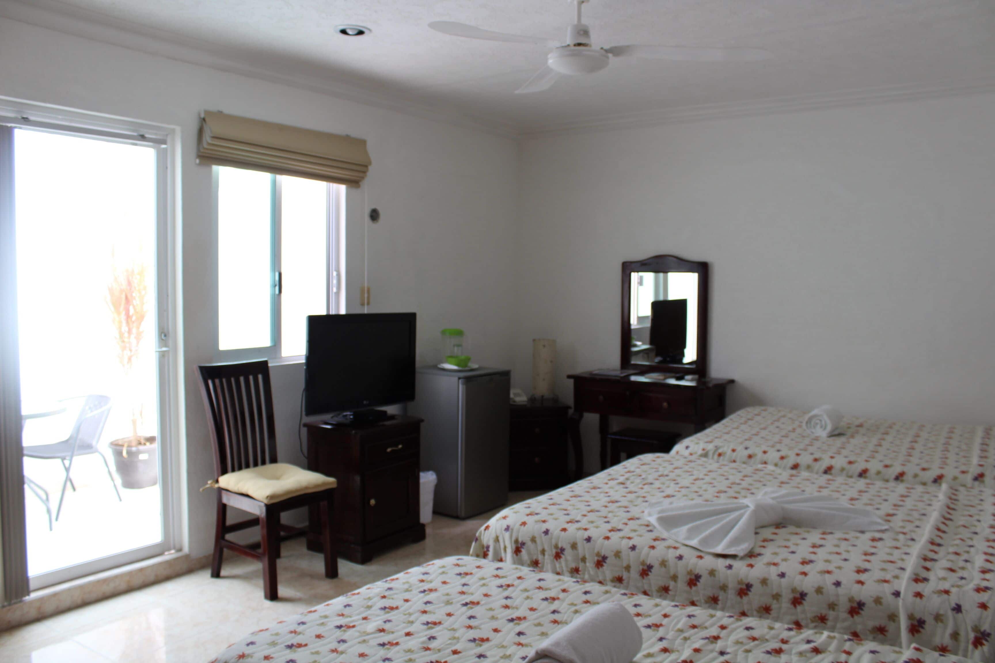 三人房 | 迷你吧、書桌、熨斗/熨衣板、免費無線上網