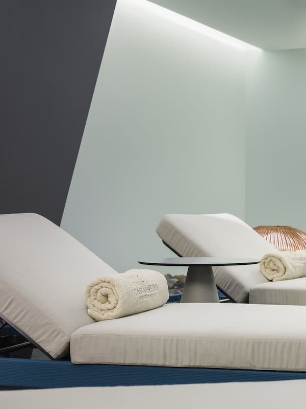 Couples treatment rooms, body treatments, aromatherapy