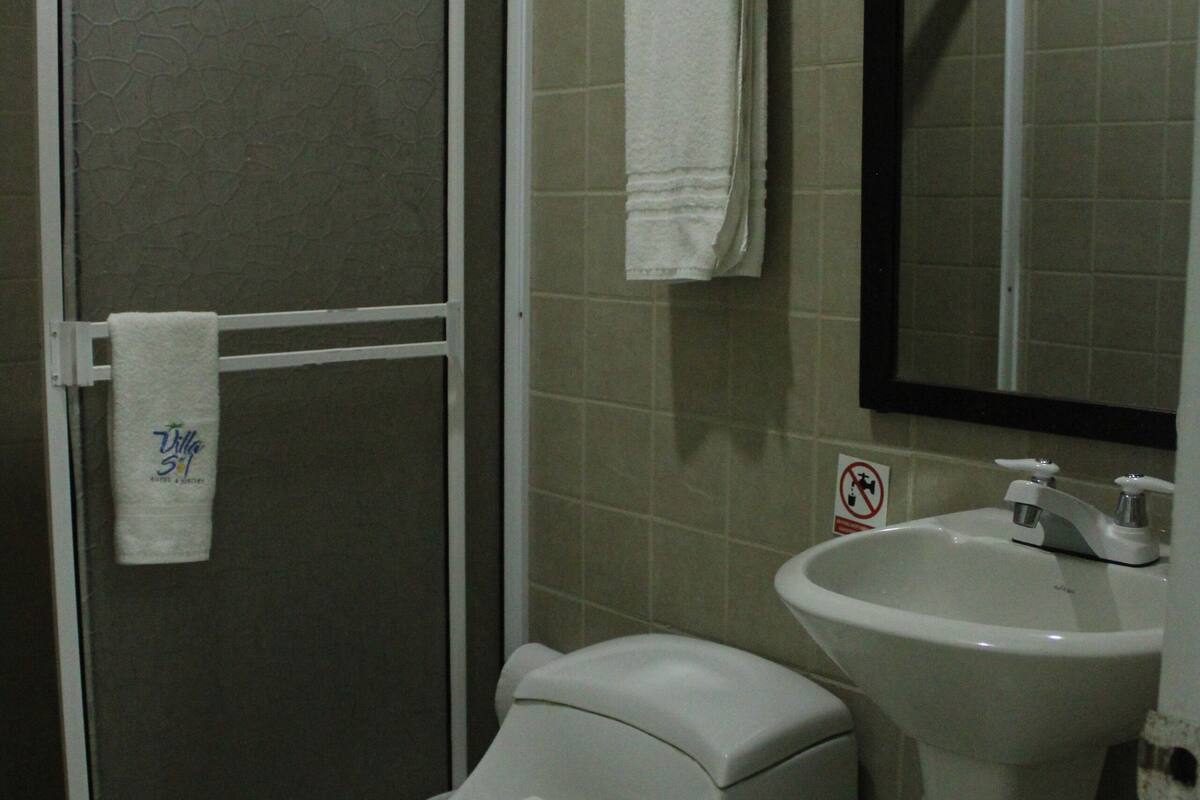 suite | bathroom | shower, free toiletries, towels