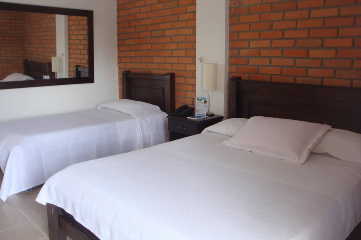 1 slaapkamer, een kluis op de kamer, verduisterende gordijnen