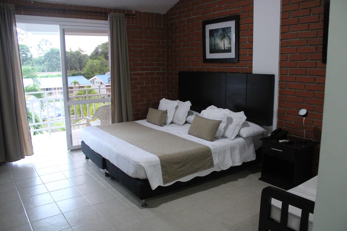 suite | 1 bedroom, in-room safe, blackout curtains, free wifi