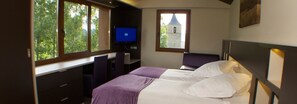Superior Double Room, Mountain View | Soundproofing, free WiFi, bed sheets - Hotel Mirador (Lles)
