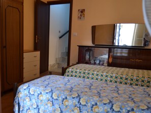 Basic House, 2 Bedrooms | 2 bedrooms, free wired internet - Casa Love Marina (Scilla)
