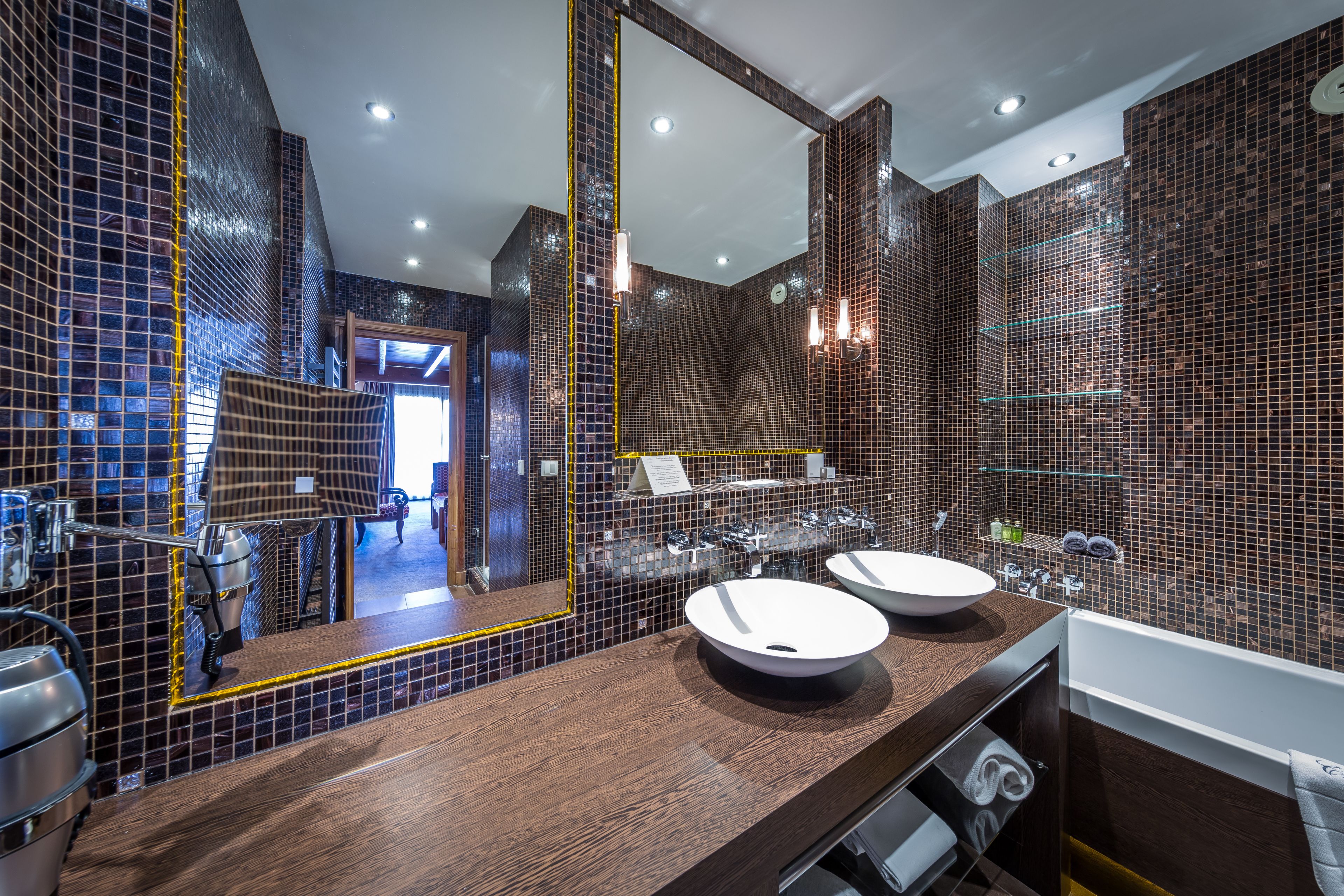 family suite | bathroom | free toiletries, hair dryer, bathrobes, slippers