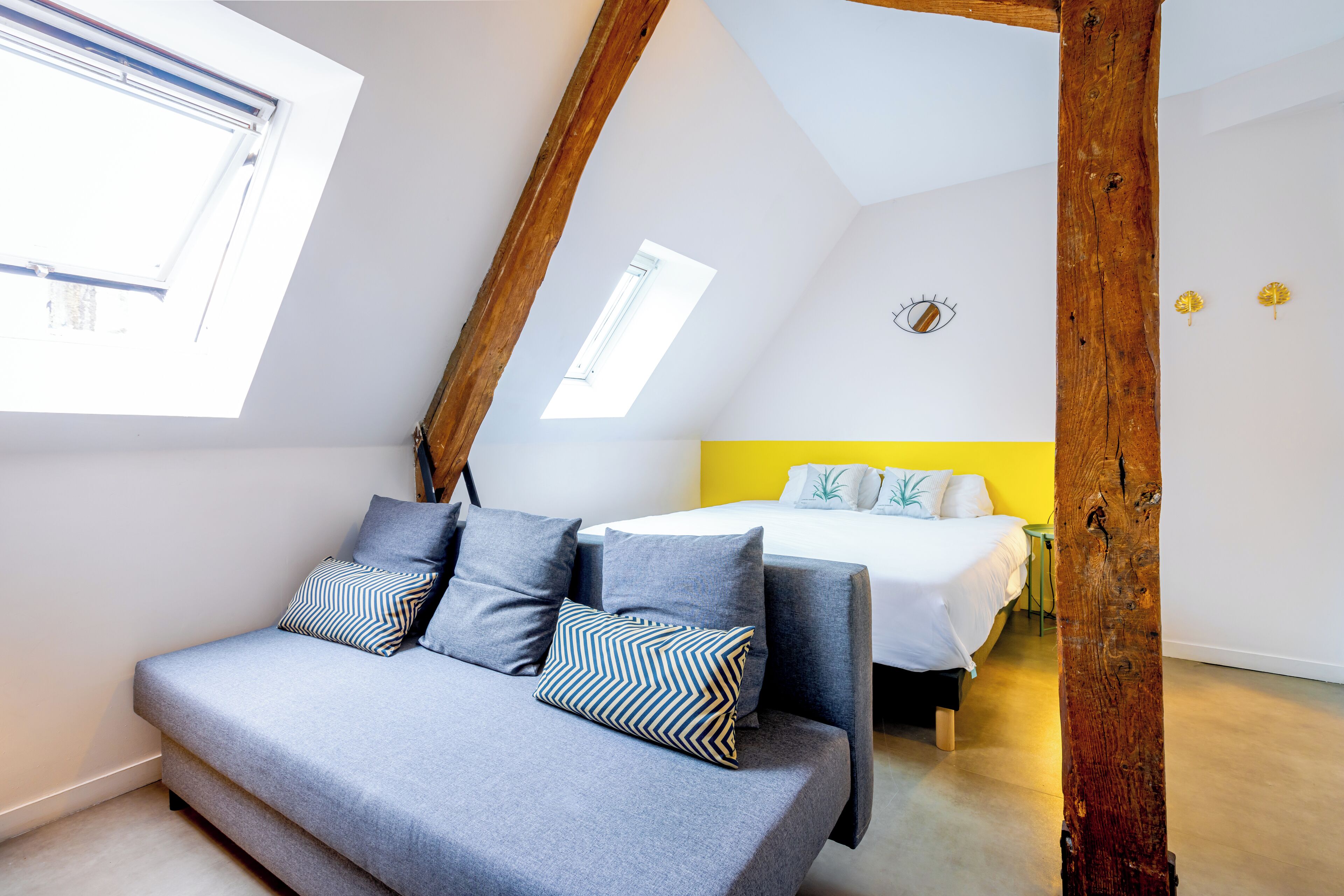 Ameublement personnalisé, rideaux occultants, chambres insonorisées