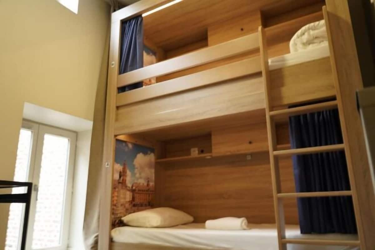 Mobiliari individual, cortines opaques i habitacions insonoritzades