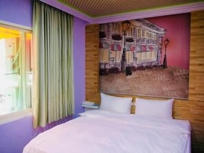 A bedroom with a bed, a window with curtains, and a wall mural. - 21 Mini house (Taoyuan City)
