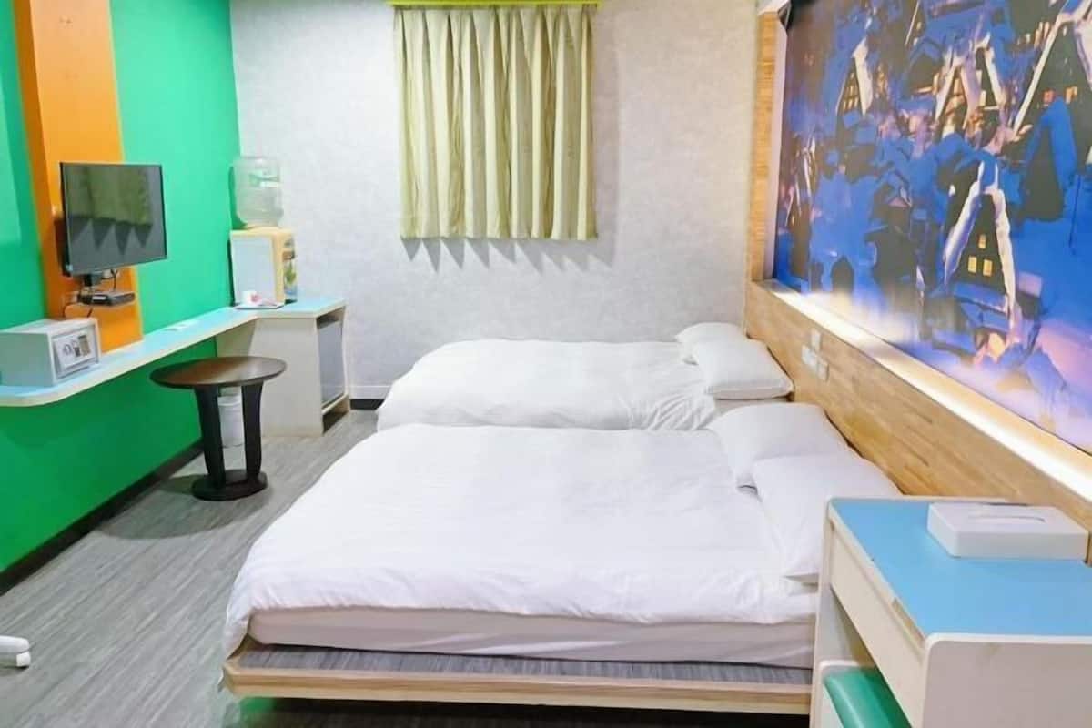 Bureau, accĂšs au Wi-Fi (inclus), literie fournie