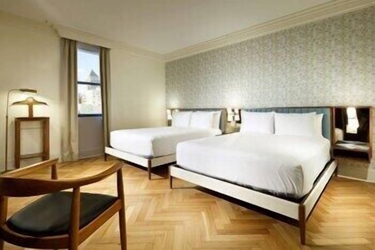 Premium bedding, down comforters, minibar, in-room safe
