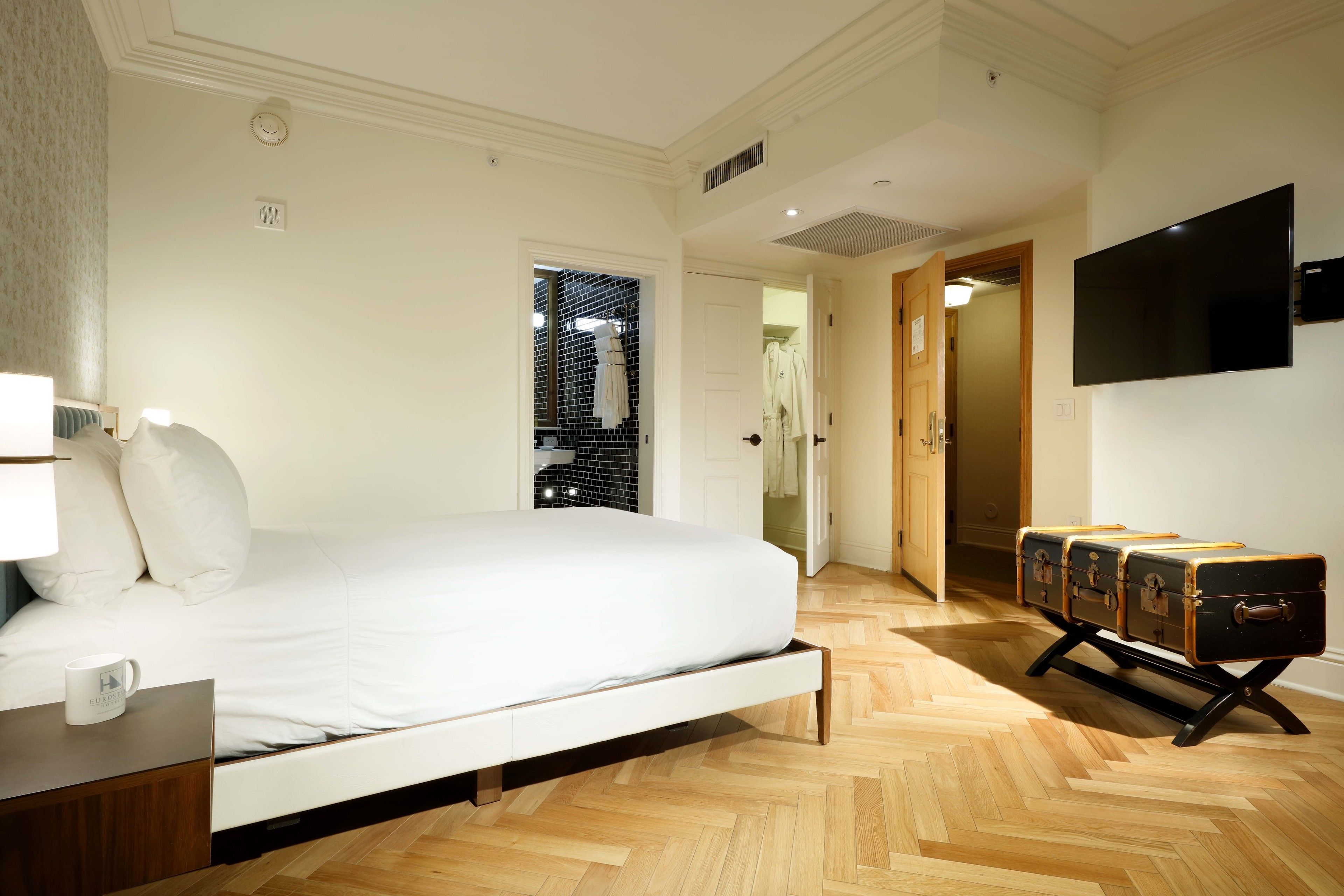 1 bedroom, premium bedding, down duvets, minibar