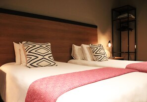 ルーム (Suite King Bed) | セーフティボックス (室内)、客室ごとに異なる装飾、遮光カーテン、防音設備