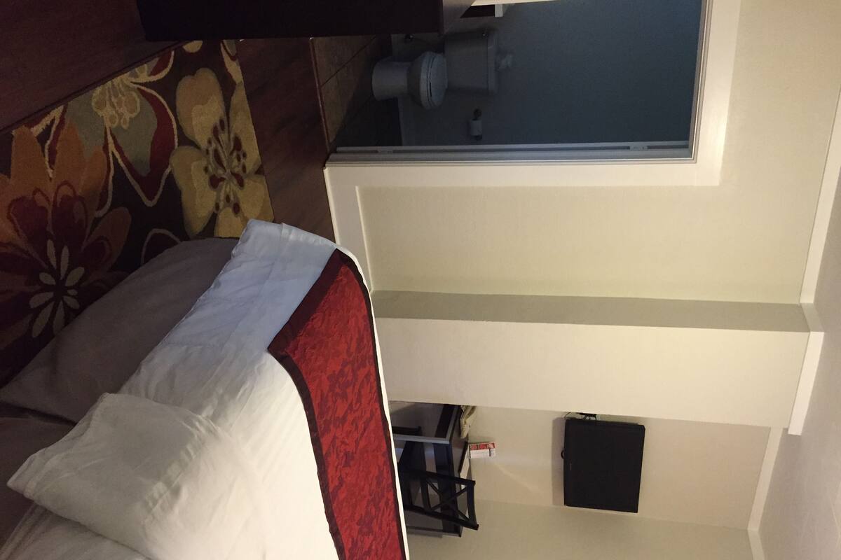 Exclusive Room, 1 King Bed, Refrigerator & Microwave, Courtyard View | Premium bedding, desk, soundproofing, iron/ironing board