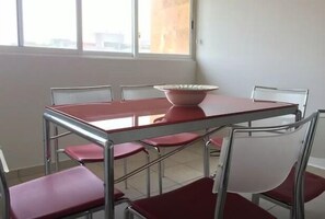 Deluxe Apartment, 2 Bedrooms | In-room dining