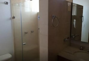 Deluxe Apartment, 2 Bedrooms | Bathroom | Shower, free toiletries - 2 Beds 2 Baths Rooms Condesa (Mexico City)