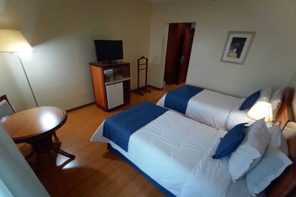 Apartamento superior (Twin) | 1 quarto, frigobar, cofres nos quartos, berços grátis