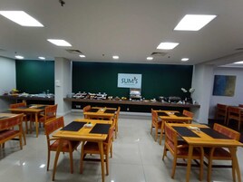 Café da manhã com buffet grátis todos os dias
