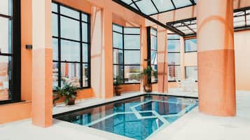 Indoor pool, sun loungers