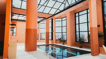 Indoor pool, pool loungers