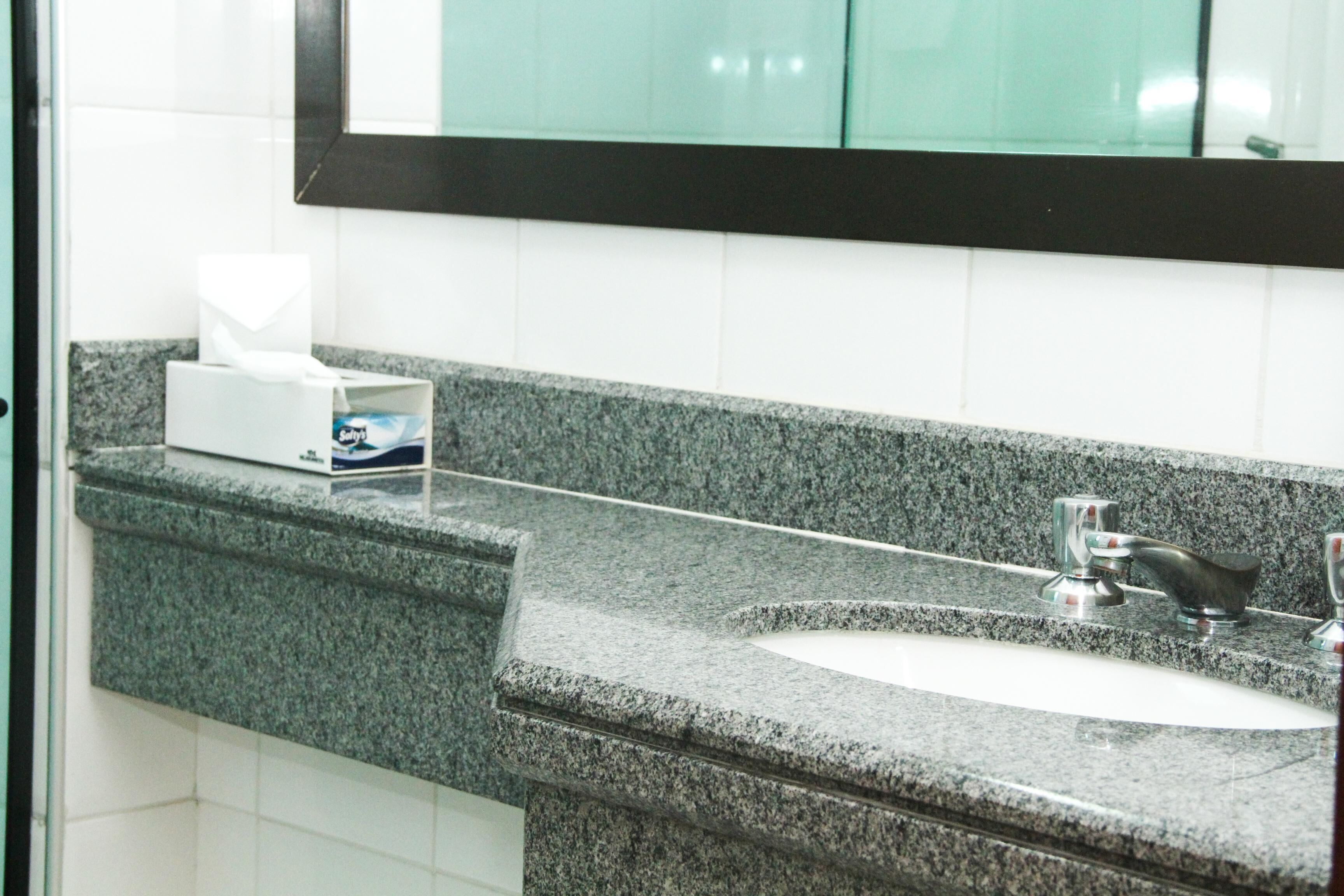 Bad | Toalettartikler (inkludert) og håndklær