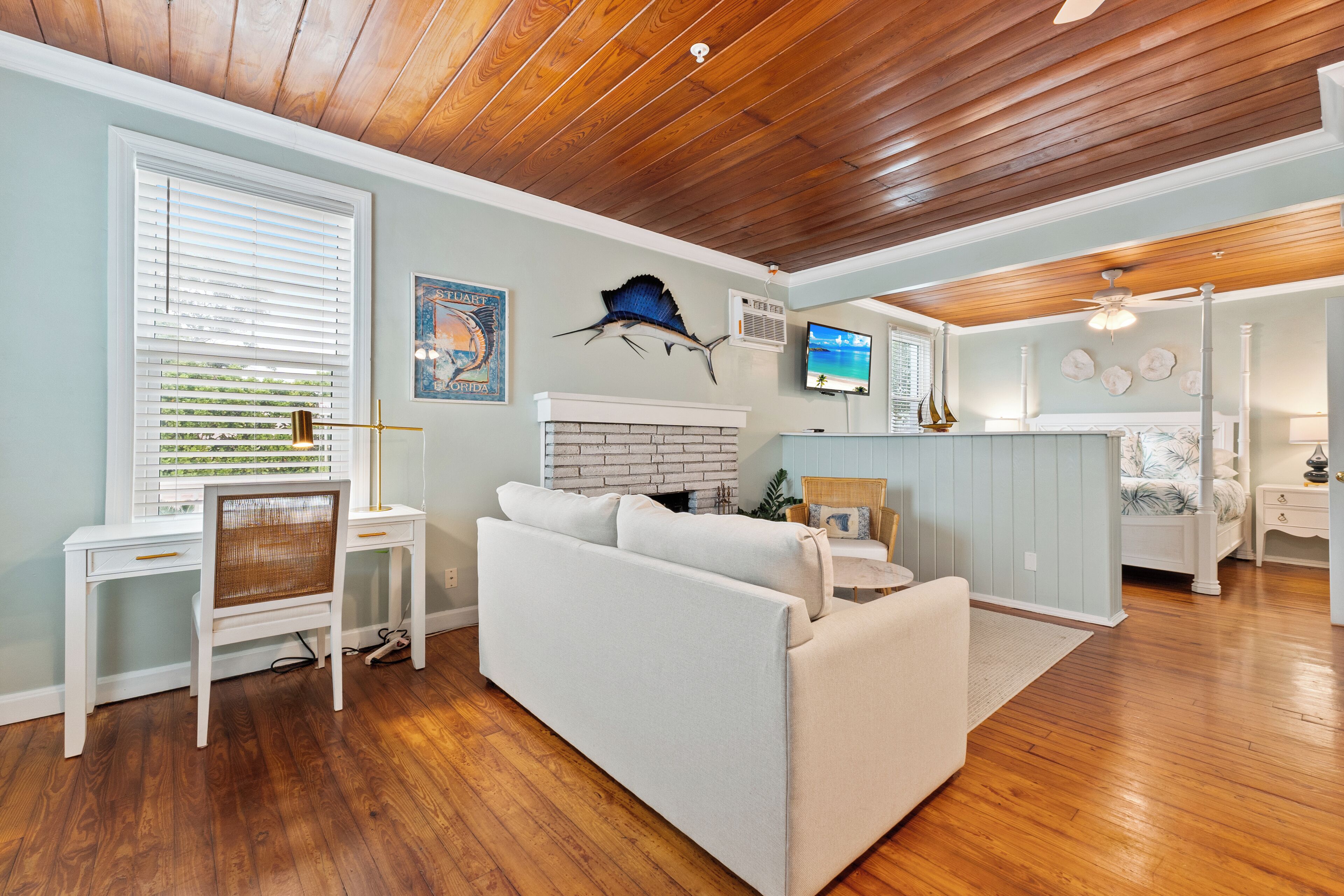 sailfish suite, 1 king bed with sofa bed, kitchen, ground floor | living room | 40-inch tv with cable channels