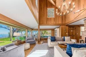 40-英寸电视（配备有线频道）