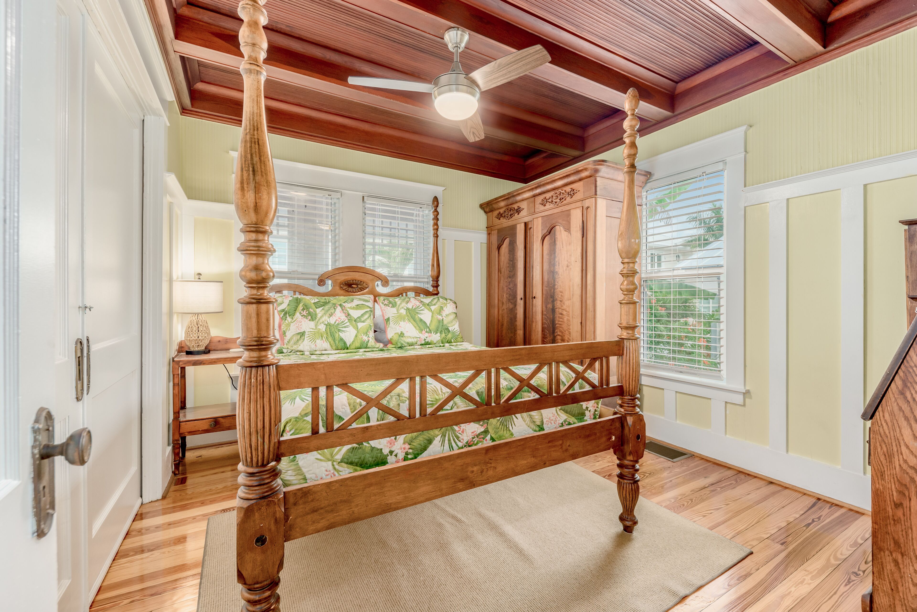 the blue house, 3 bedrooms, 2 bathrooms | egyptian cotton sheets, premium bedding, iron/ironing board, free wifi