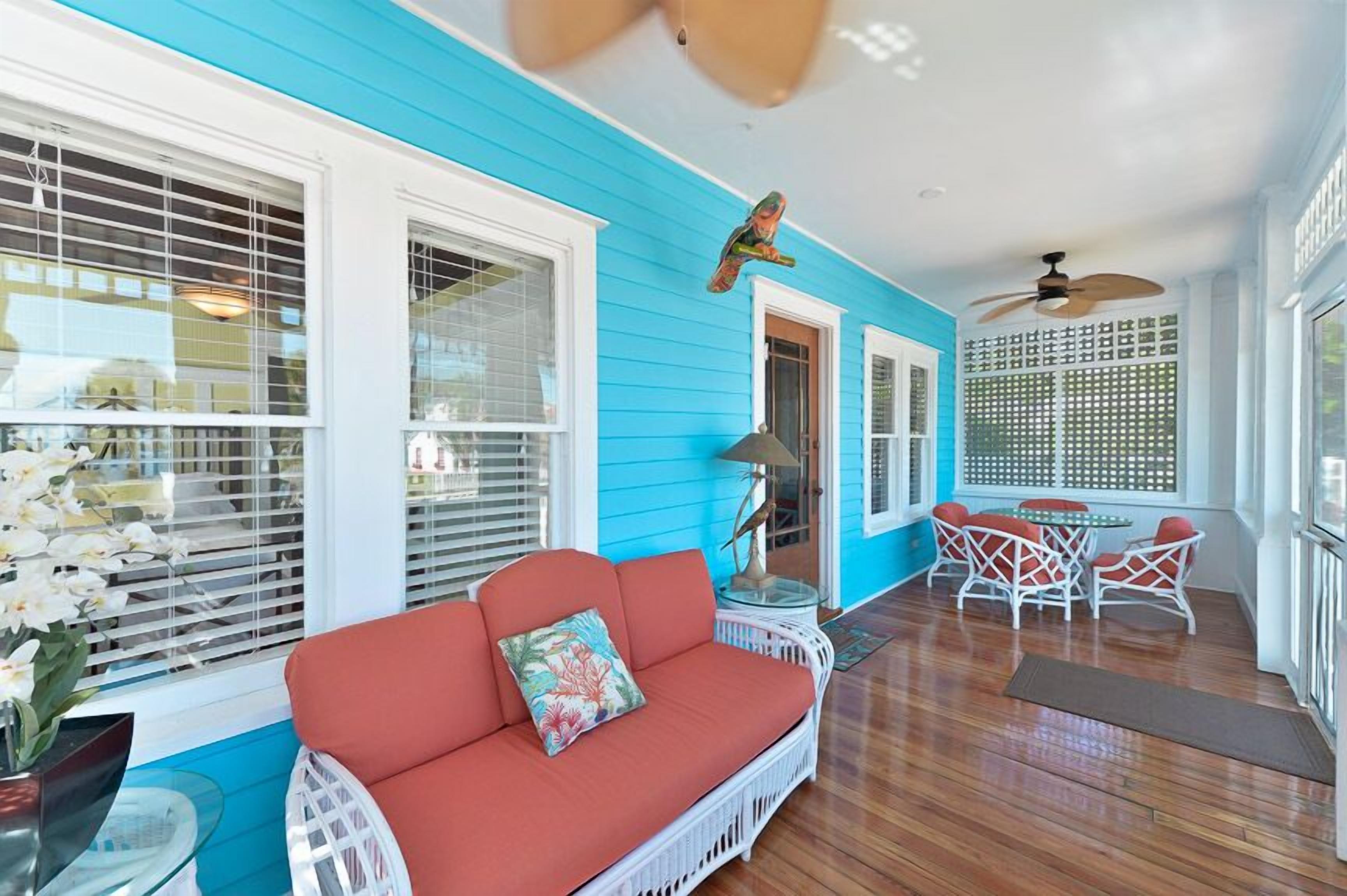 the blue house, 3 bedrooms, 2 bathrooms | lanai
