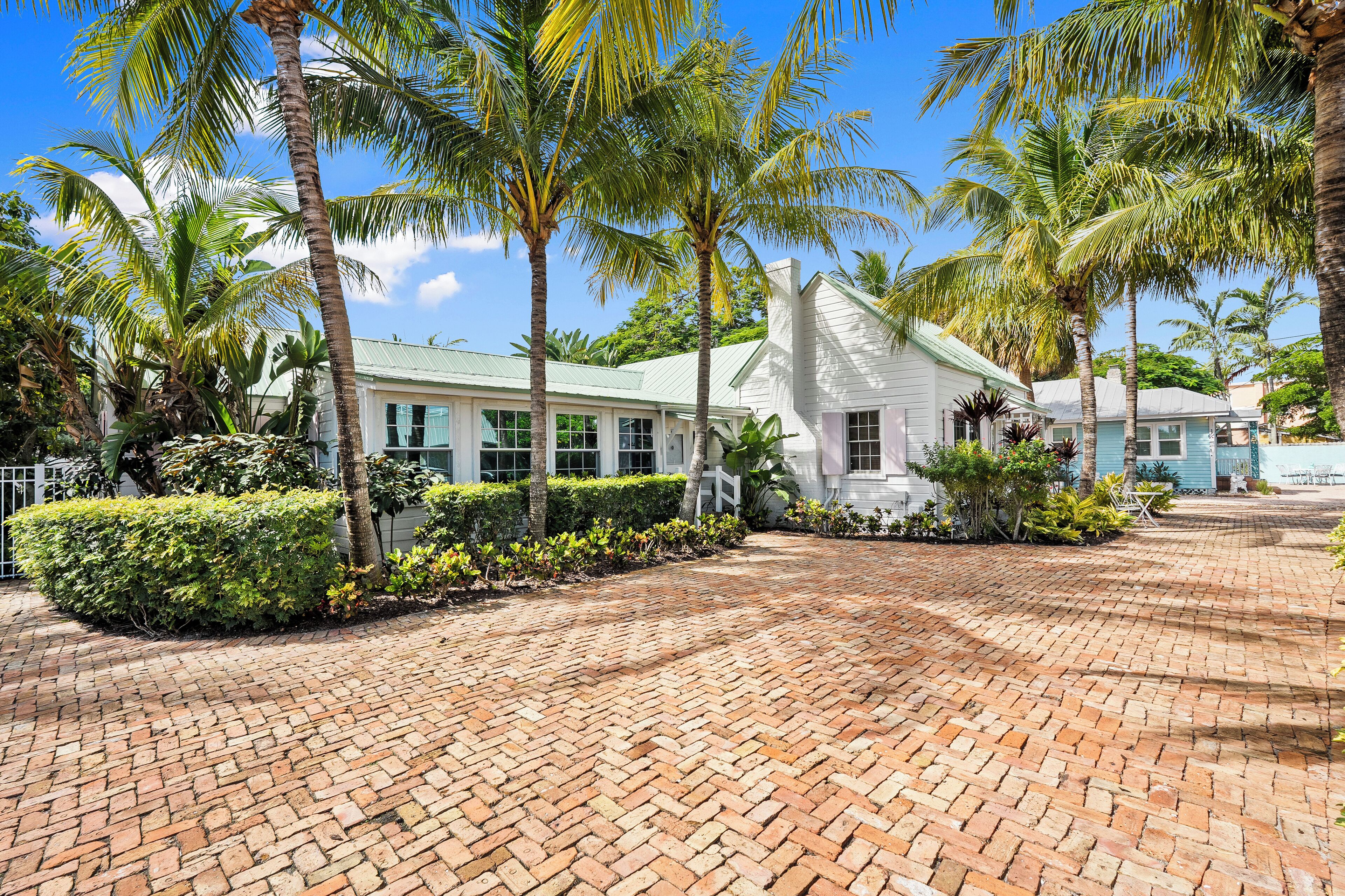 Ernest Lyons House, 3 Bedrooms, Pool Access, 2 Bathrooms | Egyptian cotton sheets, premium bedding, iron/ironing board, free WiFi