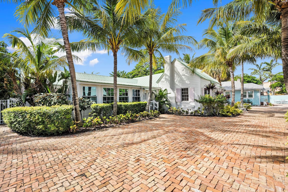 Ernest Lyons House, 3 Bedrooms, Pool Access, 2 Bathrooms