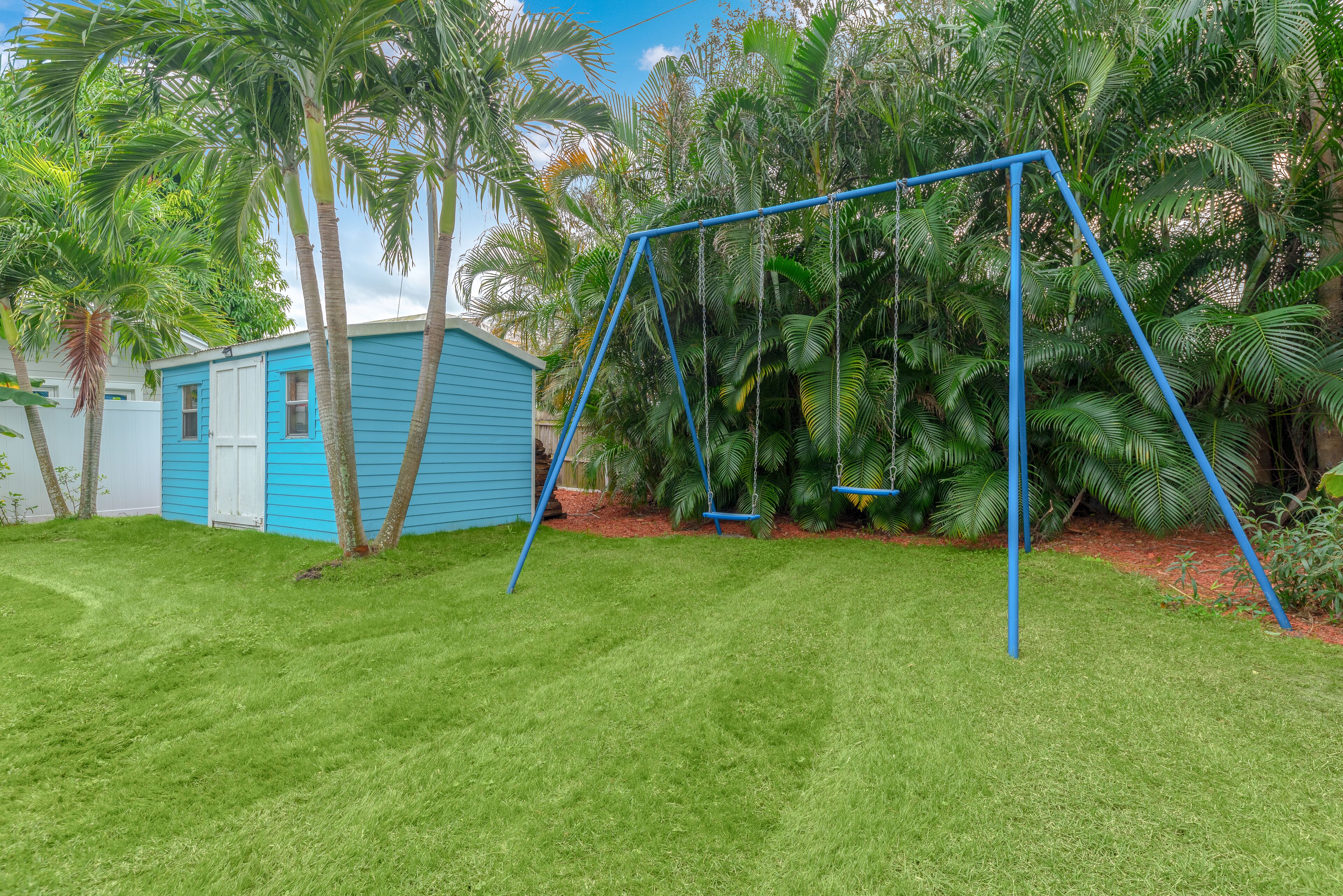 the blue house, 3 bedrooms, 2 bathrooms | view from room