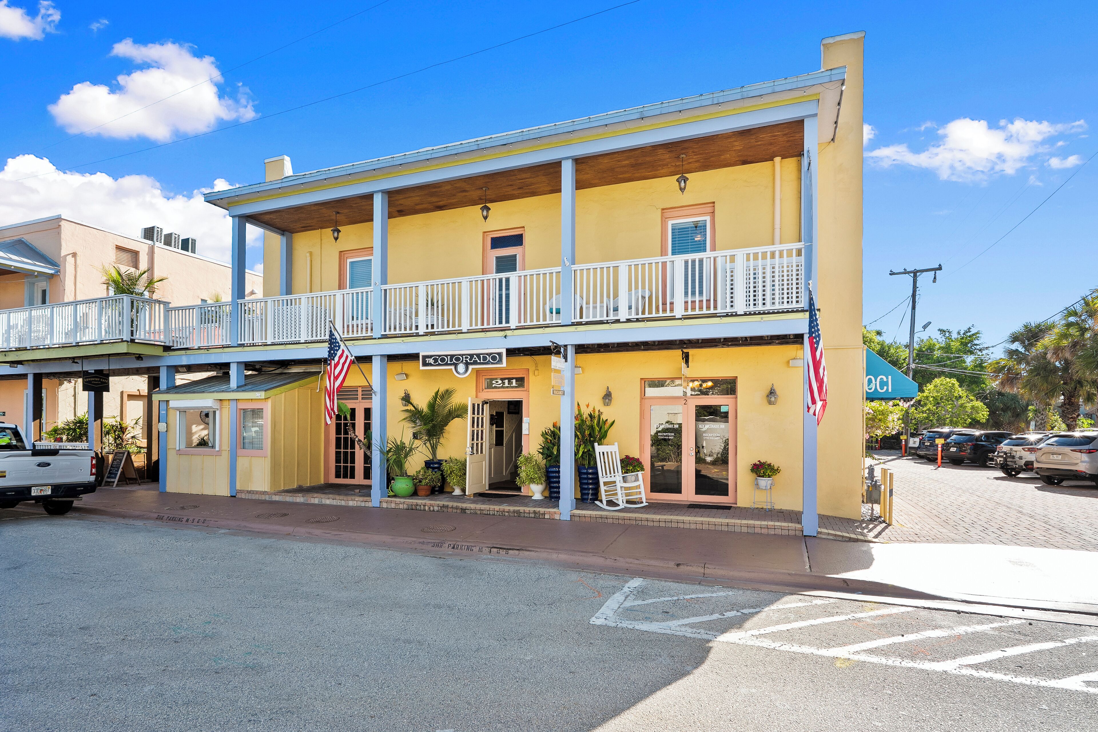 Vista frontal de la propiedad