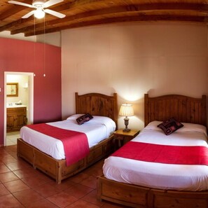Chambre Double (2 Full Beds)