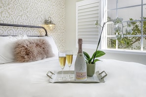 Chambre Classique, 1 grand lit | Literie de qualité supérieure, coffres-forts dans les chambres