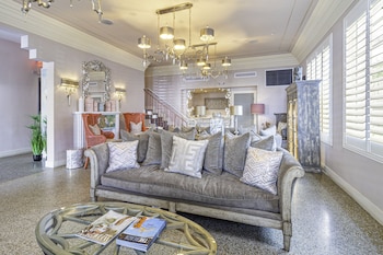 Hotel entrance and lobby at Henrosa Hotel