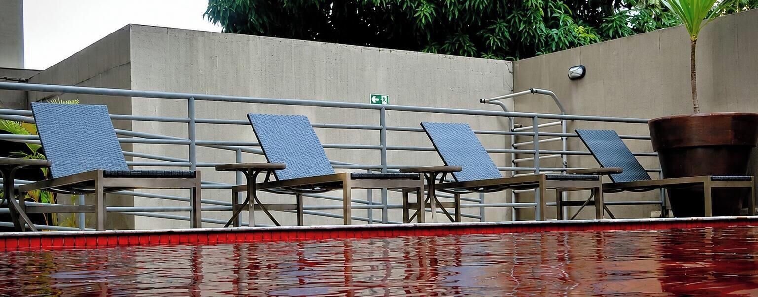 Outdoor pool, pool loungers