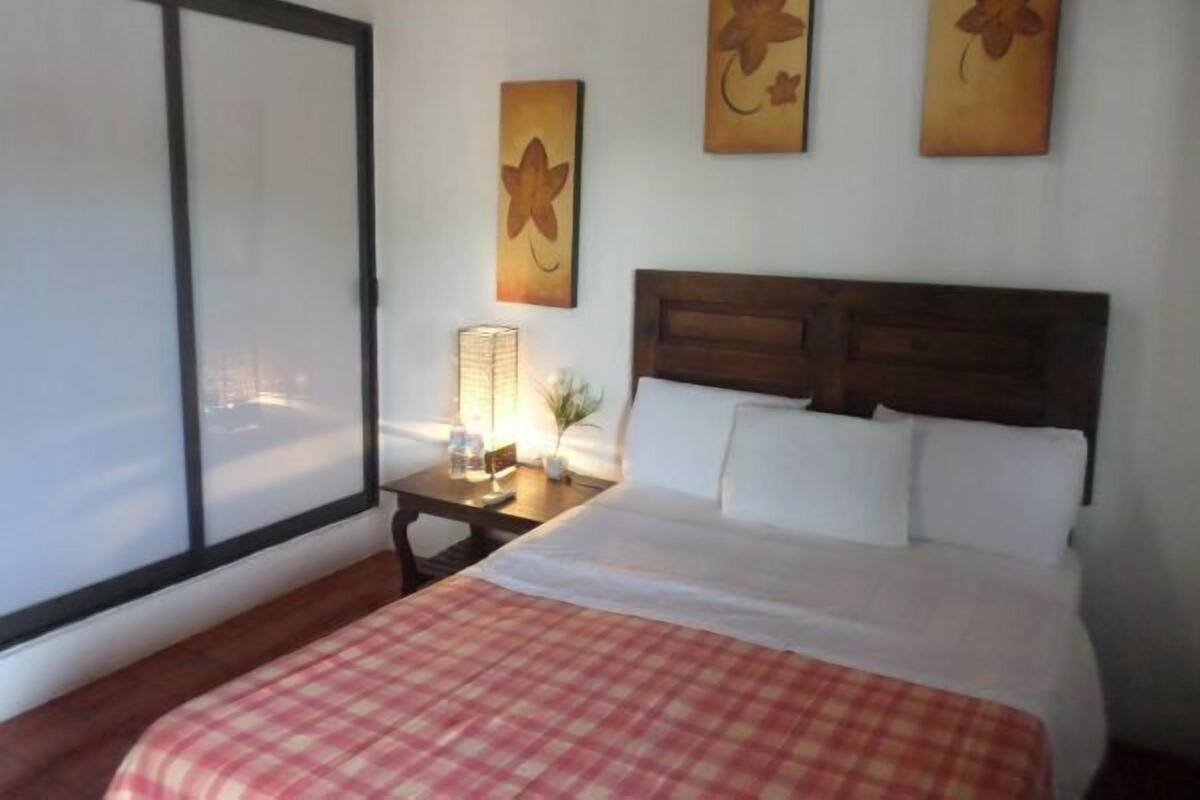 Free rollaway beds, free WiFi