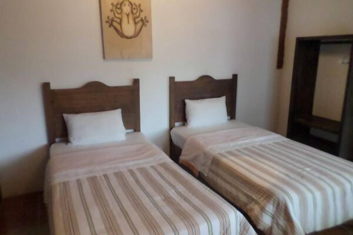 Free rollaway beds, free WiFi