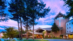 A hotel with a modern design, featuring a large entrance, outdoor seating area, and a well-maintained lawn. - Azumino Hotaka View Hotel (Azumino)
