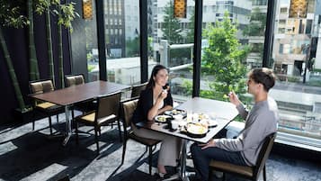 Daily buffet breakfast (JPY 1500 per person)