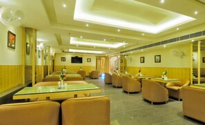 Se sirven almuerzos, cenas y cocina internacional 