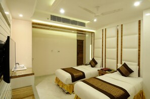 Deluxe Room, Smoking